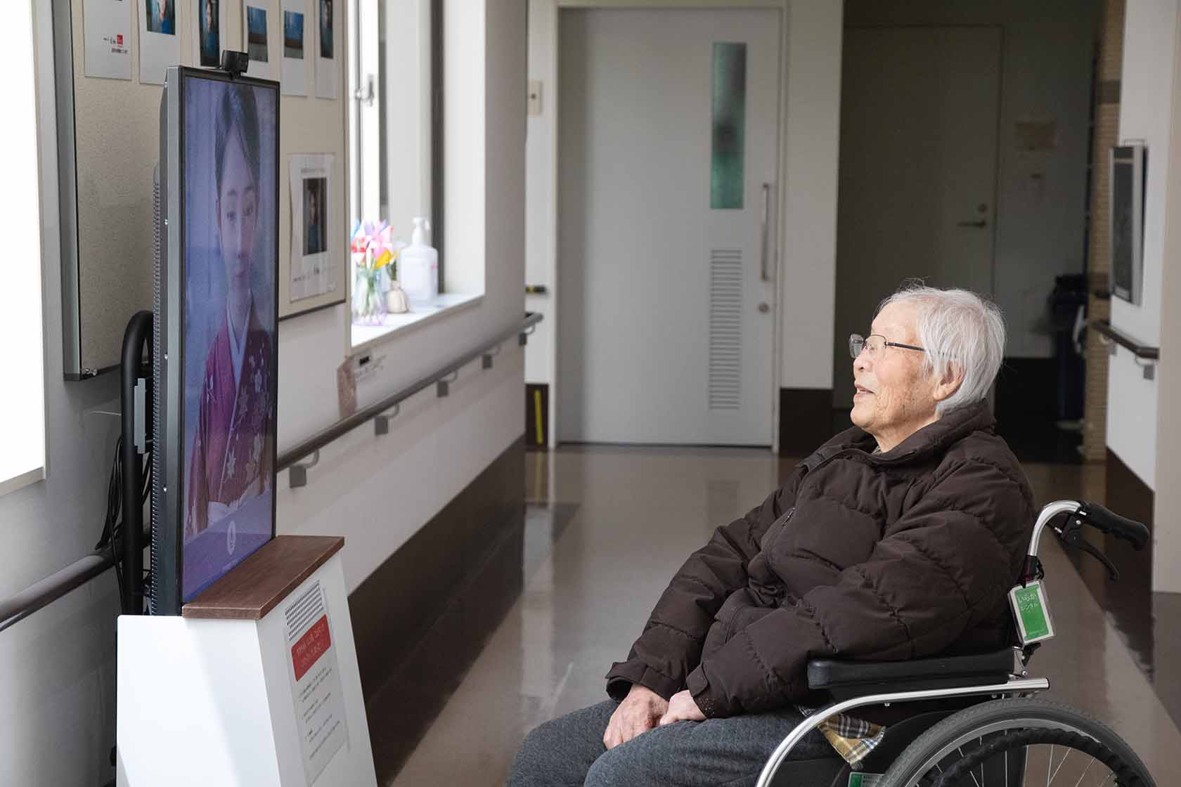 ご入居者がすずちゃんと向き合う様子